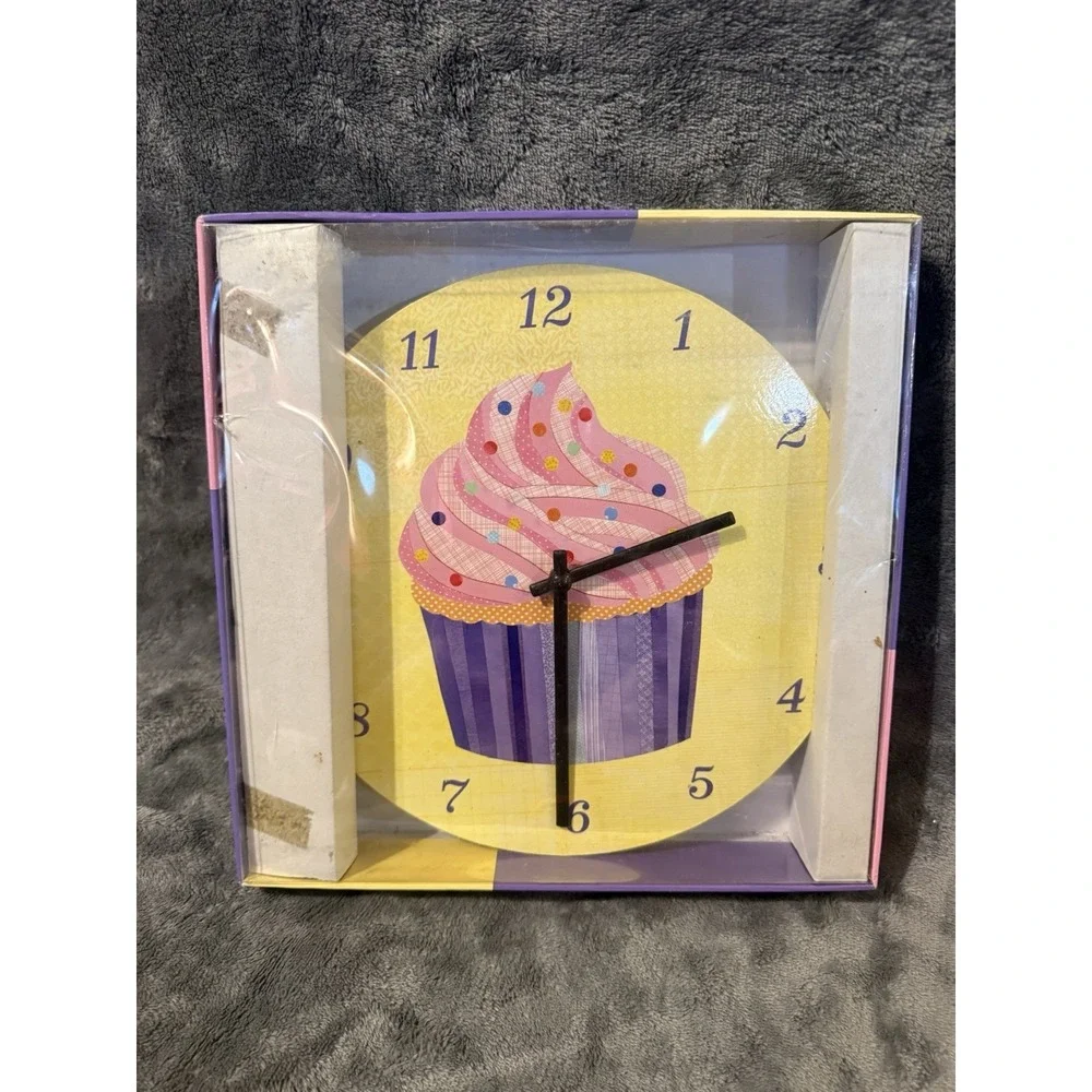 MUDPUPPY CUPCAKE WALL‎ CLOCK Kids Children's Bedroom Nursery Playroom